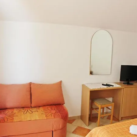 아파트 Pansion Franka 3 - 12 *