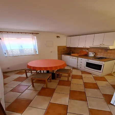 아파트 Pansion Franka 3 - 12 *